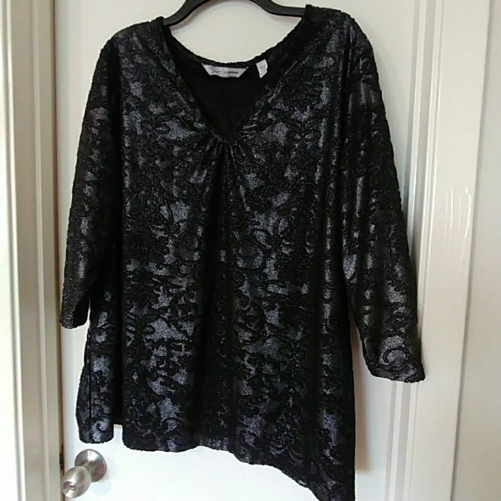 DONATED Stunning black and silver tunic style top (reposh)